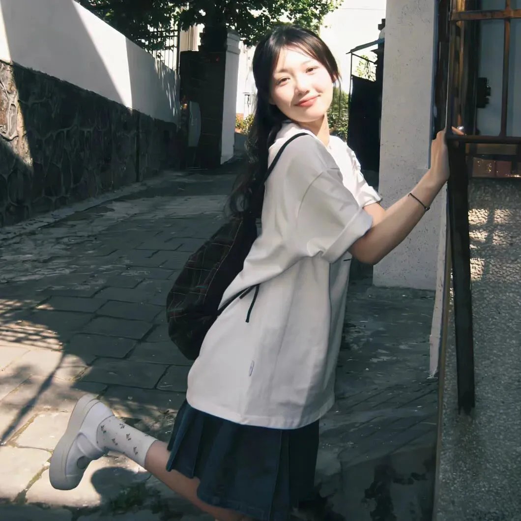 单车上的少女